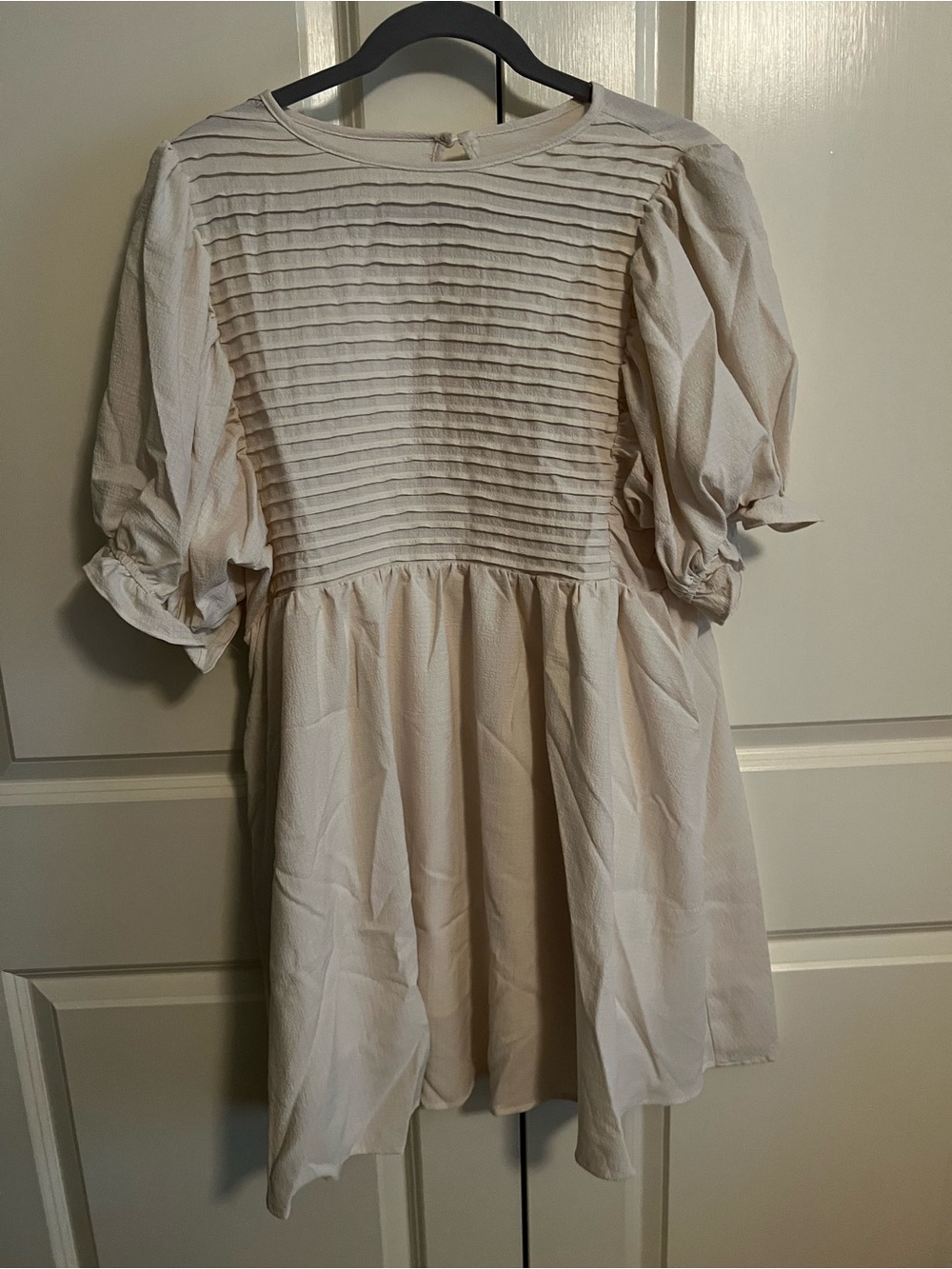 Pintuck Puff-Sleeve Casual Dress in Cream